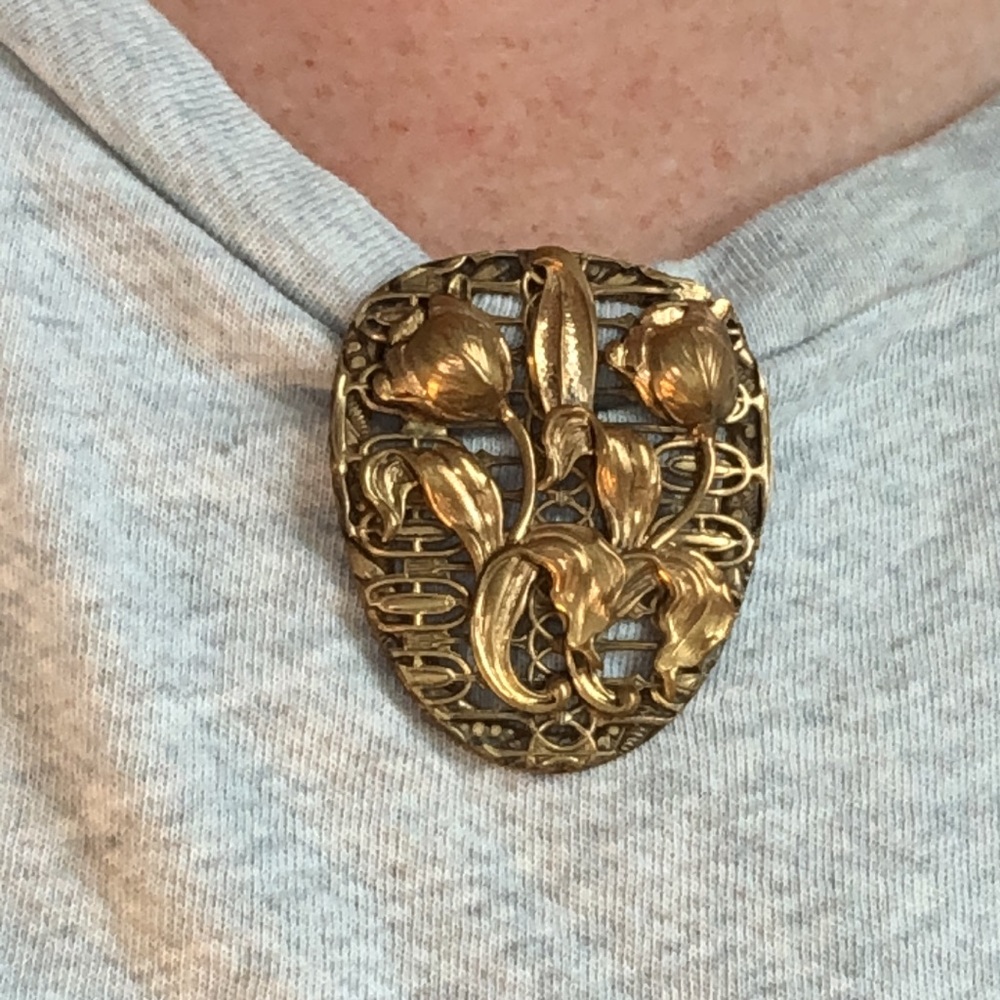 Art Nouveau Deco Brass Repousse Filigree German Style Dress Clip - Picture 3 of 17